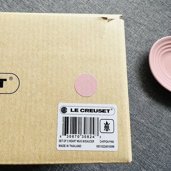 Le Creuset Heart Shaped Mugs with saucer Set of 2 - Picture 10 of 10